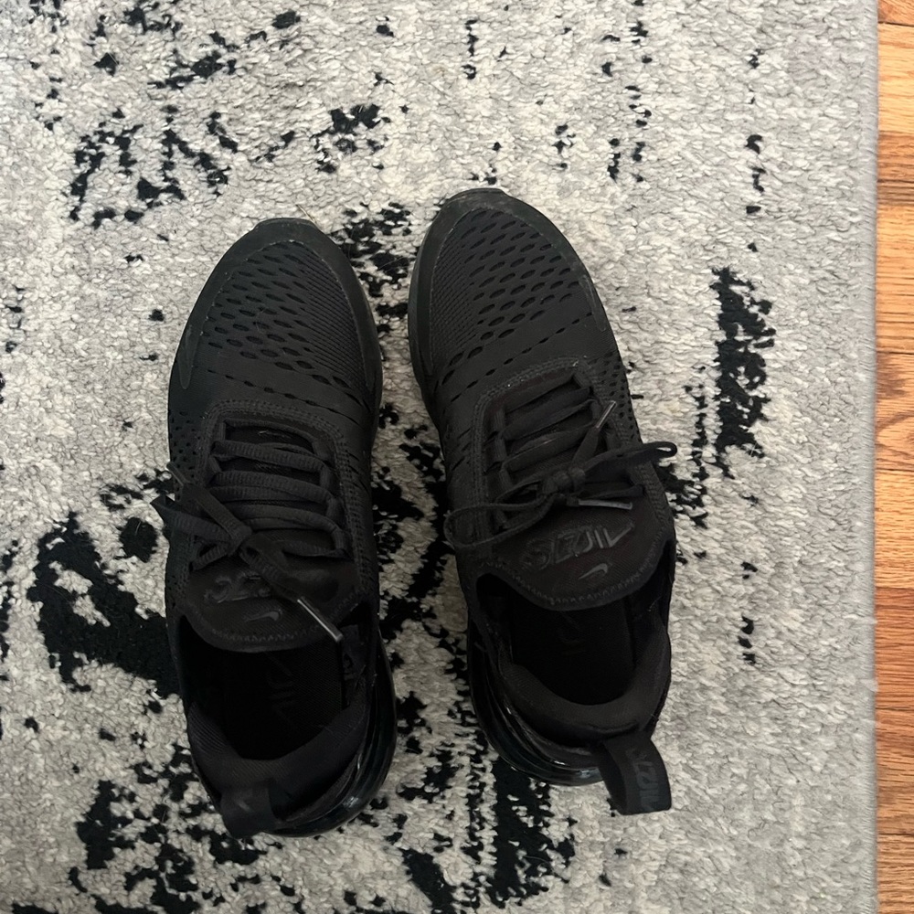 Women’s Nike 270 size 7